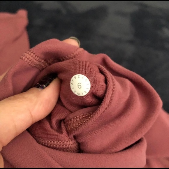 Lululemon Align So Merlot 6 25" - Picture 7 of 7
